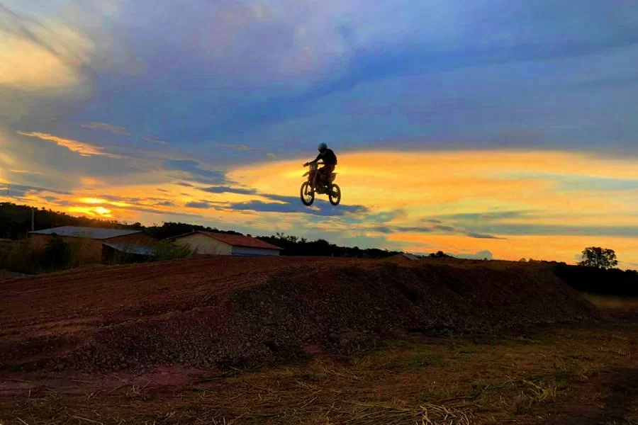 GuaraÃÂ­ finaliza  a primeira etapa de construÃÂ§ÃÂ£o da pista de motocross do municÃÂ­pio