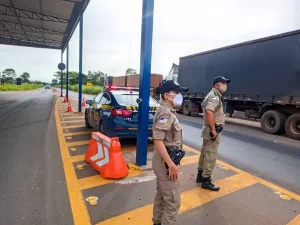 PolÃÂ­cia Militar e parceiros promovem aÃÂ§ÃÂµes contra a Covid-19 para caminhoneiros