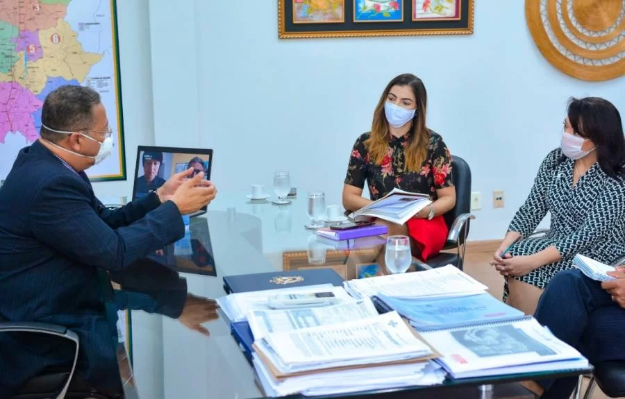 Governo do Estado propÃÂµe parceria com a Fieto na produÃÂ§ÃÂ£o de mÃÂ¡scaras para rede de ensino