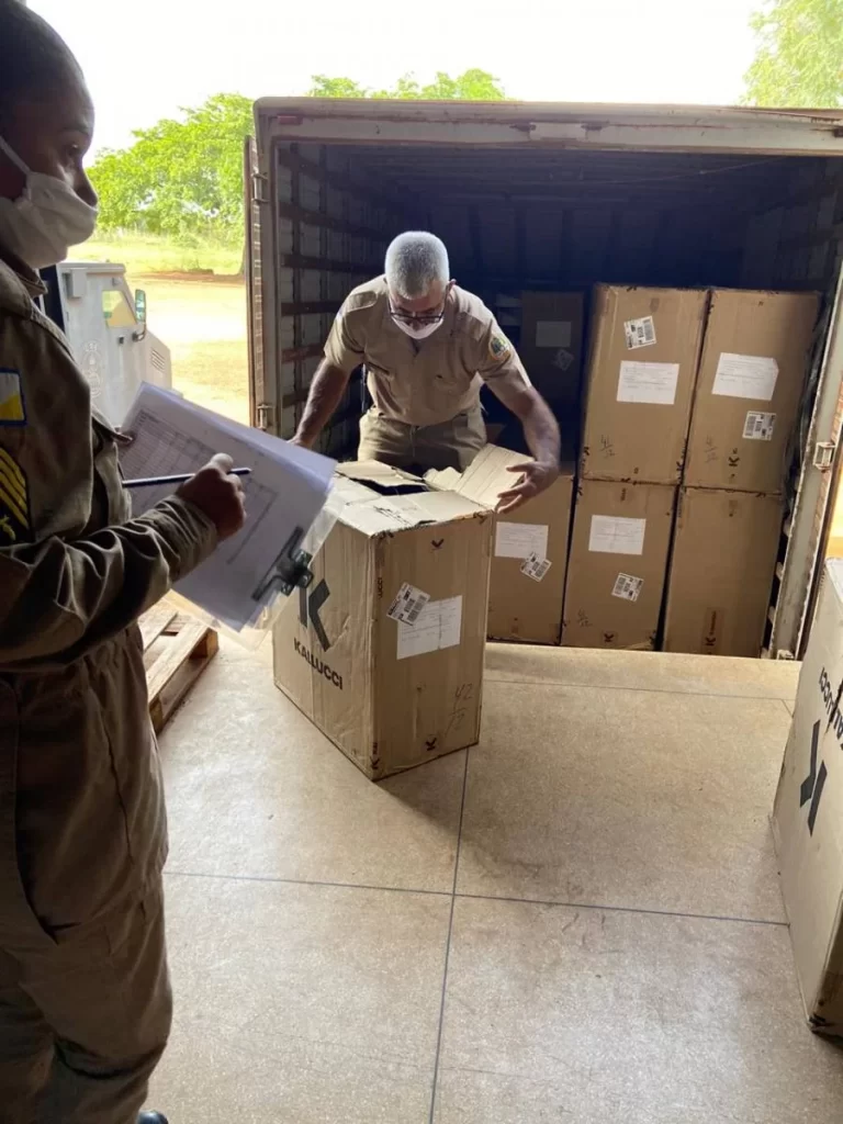 PolÃÂ­cia Militar distribui mais de 800 coturnos comprados atravÃÂ©s de convÃªnio firmado entre PM e INEP