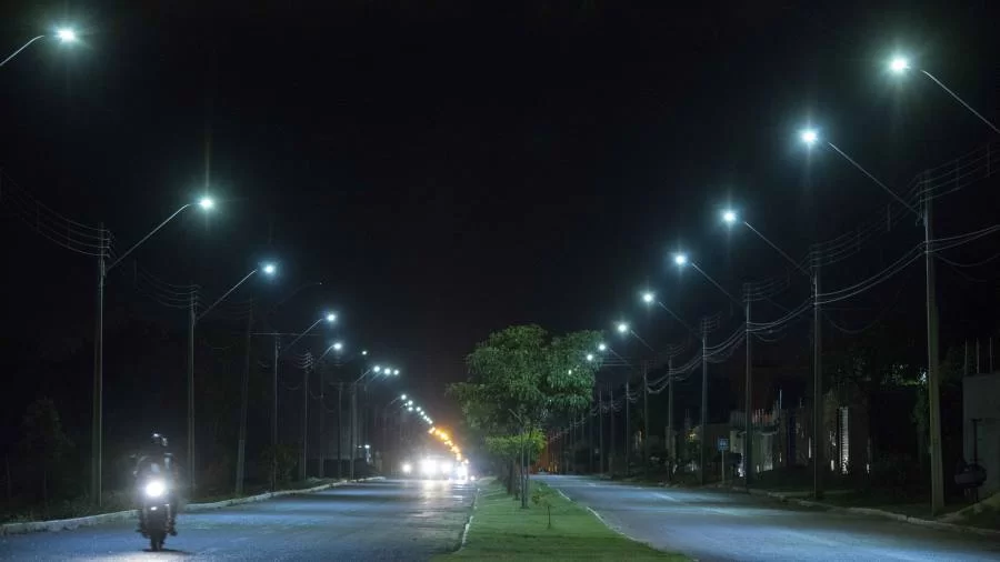 Moradores do Aureny III sÃÂ£o os primeiros contemplados com nova etapa de modernizaÃÂ§ÃÂ£o da iluminaÃÂ§ÃÂ£o pÃÂºblica