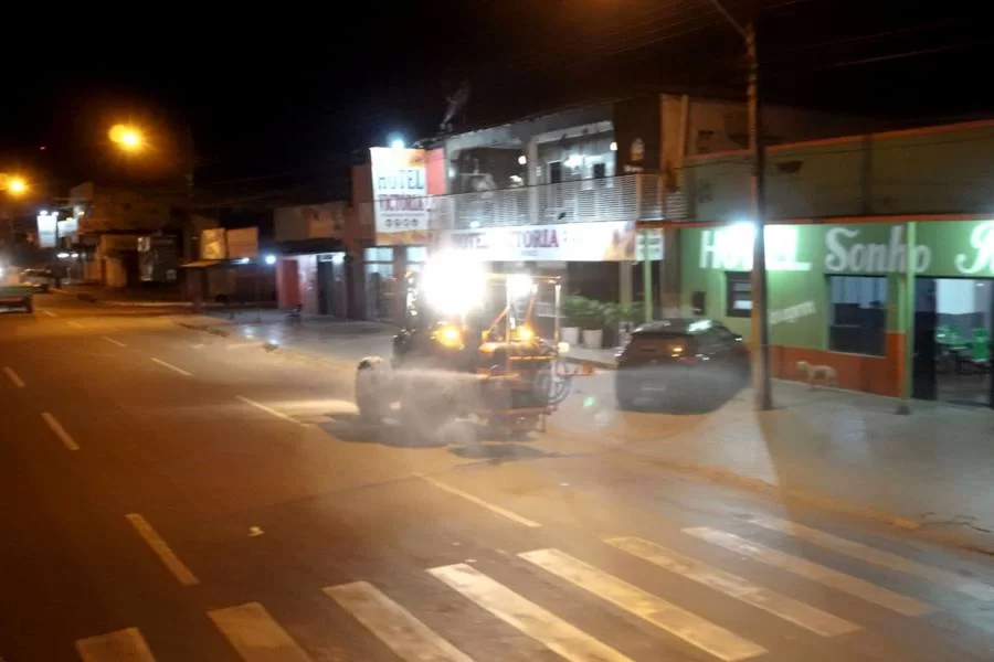 Trabalho de desinfecÃÂ§ÃÂ£o segue pelas avenidas Fortaleza e Tocantins nesta sexta, 8