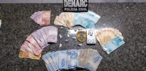 PolÃÂ­cia Civil fecha ponto de venda de drogas e tira traficante de circulaÃÂ§ÃÂ£o