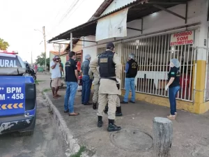 Bar em GuaraÃÂ­ ÃÂ© interditado por aglomeraÃÂ§ÃÂ£o de pessoas consumindo bebidas e proprietÃÂ¡rio ÃÂ© preso