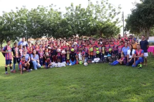 Escolinha de Futebol do Juventus recebe R$ 16 mil em materiais esportivos do grupo GDM