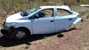 Susto no acostamento: AutomÃÂ³veis colidem no acostamento; Motoristas sÃÂ£o encaminhados ao HMC