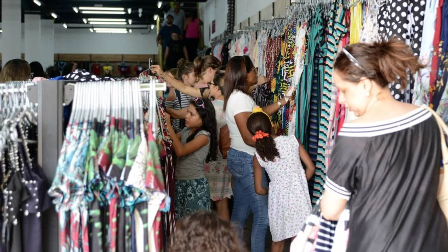 Com fechamento do comÃÂ©rcio, varejo tocantinense recua 6,5%; setor de serviÃÂ§os tambÃÂ©m registra queda