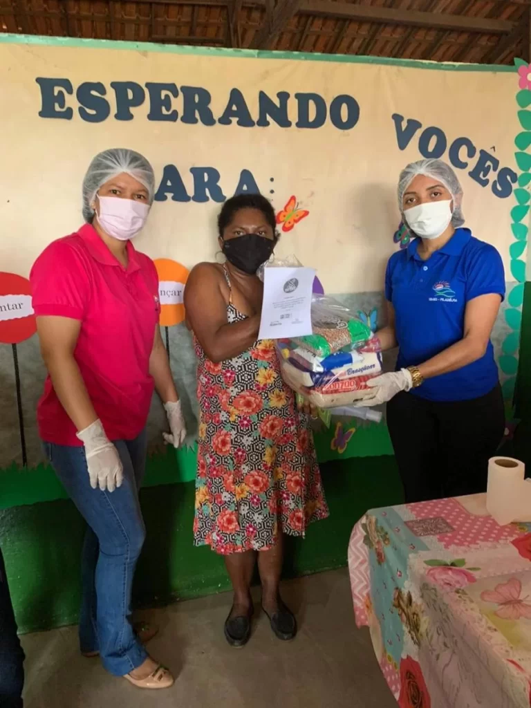 FamÃÂ­lias de FiladÃÂ©lfia recebem cestas bÃÂ¡sicas, do Programa Nacional da AlimentaÃÂ§ÃÂ£o Escolar