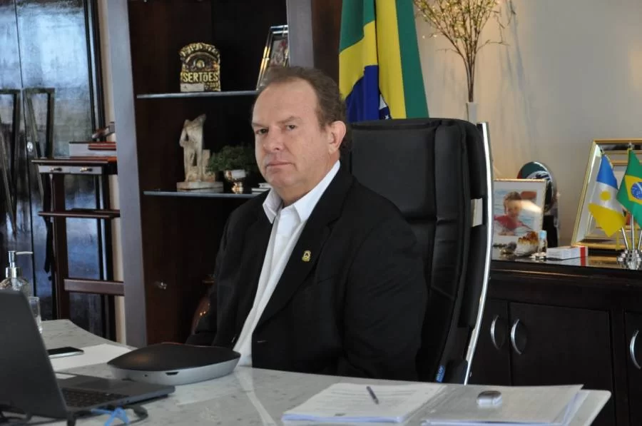 Carlesse determina a contrataÃÂ§ÃÂ£o de 20 novos leitos de UTIs para tratamento de Covid em AraguaÃÂ­na