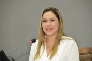 Primeira mulher a presidir Legislativo do Tocantins ÃÂ© a ÃÂºnica que atualmente assume o posto no Brasil