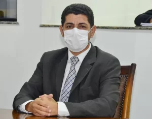 Valdemar JÃÂºnior propÃÂµem a implantaÃÂ§ÃÂ£o provisÃÂ³ria de Vans nos serviÃÂ§os de transporte pÃÂºblico, para evitar propagaÃÂ§ÃÂ£o do novo CoronavÃÂ­rus