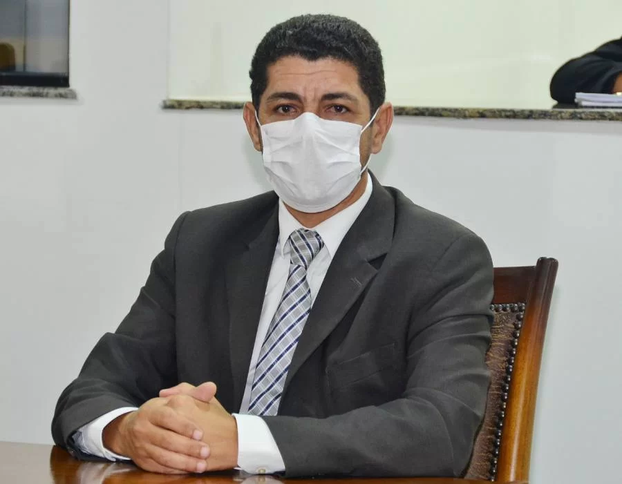 Valdemar JÃÂºnior propÃÂµem a implantaÃÂ§ÃÂ£o provisÃÂ³ria de Vans nos serviÃÂ§os de transporte pÃÂºblico, para evitar propagaÃÂ§ÃÂ£o do novo CoronavÃÂ­rus