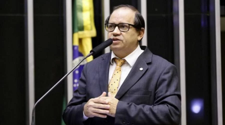 Eli Borges diz que ainda analisa candidatura a prefeito de Palmas