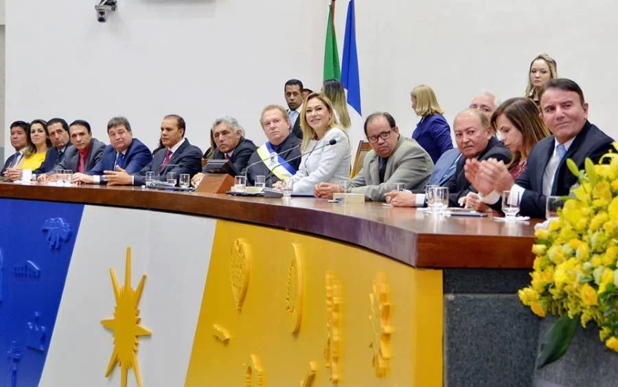 Em sessÃÂ£o solene, Luana assume presidÃªncia da AL e empossa governador e vice