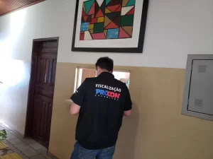 Escola ÃÂ© notificada apÃÂ³s denÃÂºncias que estaria recusando entregar documentos de alunos