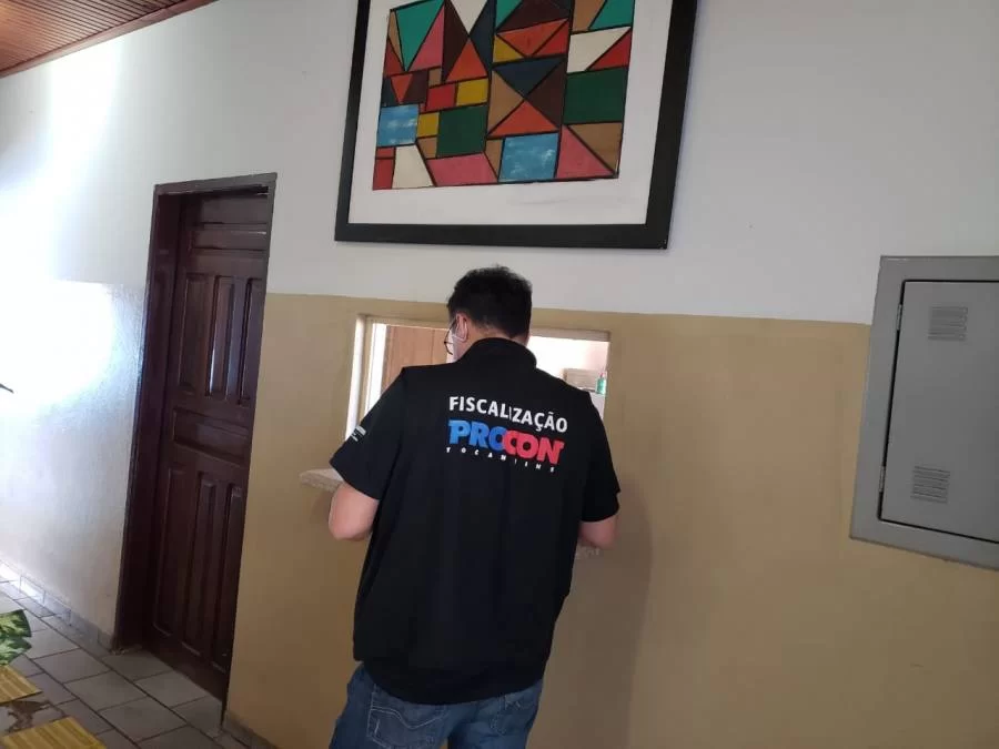 Escola ÃÂ© notificada apÃÂ³s denÃÂºncias que estaria recusando entregar documentos de alunos