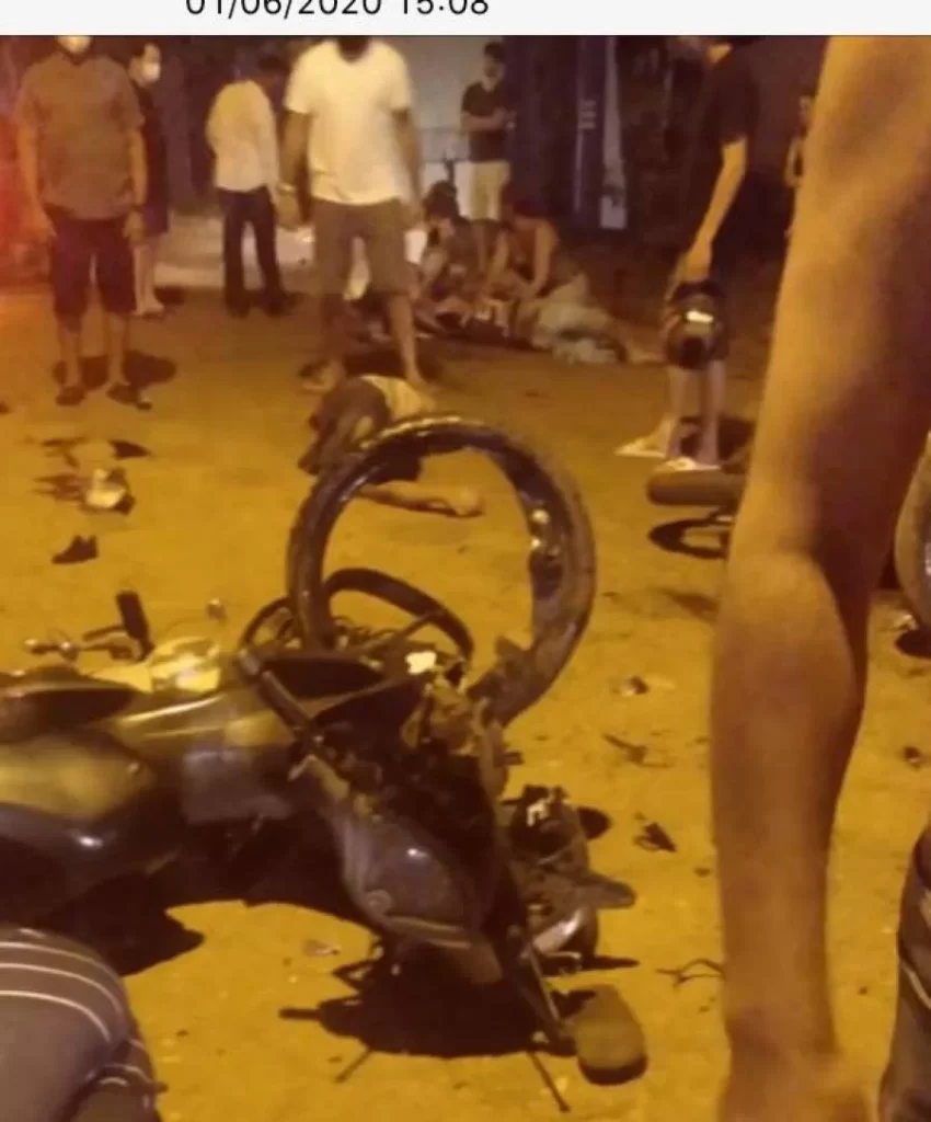 Motos colidem na Avenida Tenente Siqueira Campos e deixam feridos