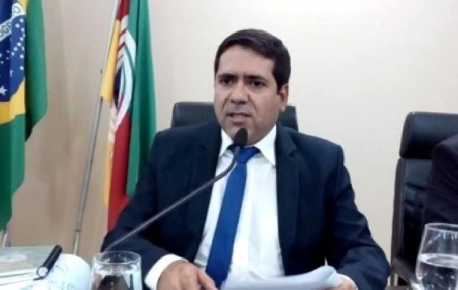 Marcus Marcelo pede "um pouco mais de liberdade" a Ronaldo Dimas e entrega lideranÃÂ§a na CÃÂ¢mara