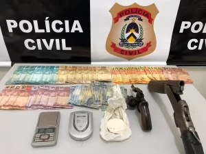 PolÃÂ­cia Civil apreende drogas, armas de fogo e prende trÃªs traficantes no interior do Estado