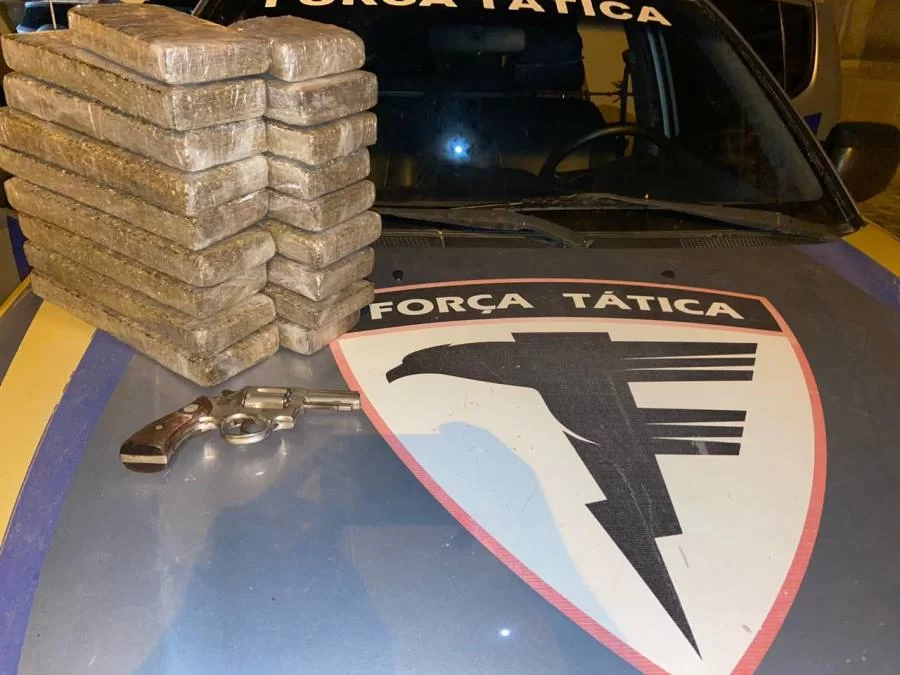 PM intercepta traficante na BR-153 e apreende cerca de 20 quilos de drogas e muniÃÂ§ÃÂµes
