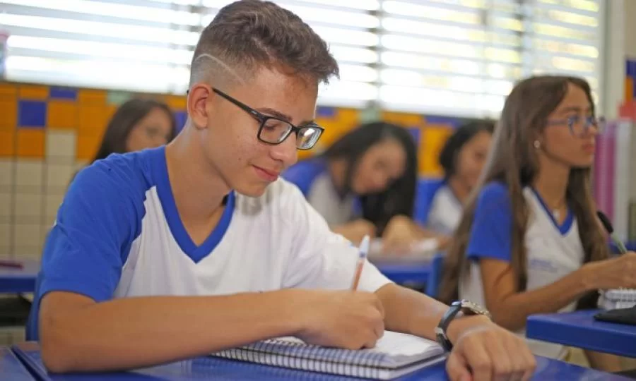Ano letivo nas escolas pÃÂºblicas retomarÃÂ¡ de forma gradual com aulas presenciais a partir de agosto
