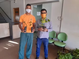 Brigadistas da APA Serra do Lajeado distribuem mudas