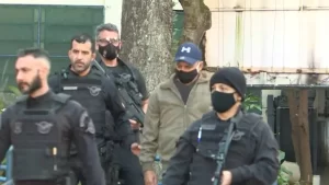 Ex- assessor de FlÃÂ¡vio Bolsonaro, Fabricio Queiroz ÃÂ© preso em Atibaia, interior de SÃÂ£o Paulo