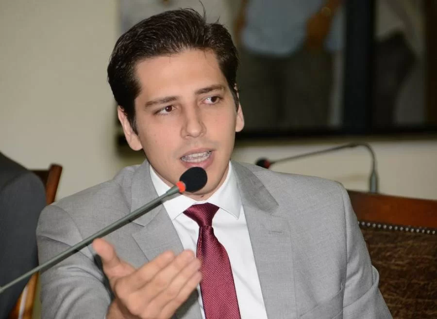 Olyntho testa positivo um dia antes de circular pela AssemblÃÂ©ia