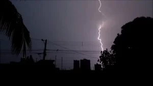 Pesquisa aponta que 96 pessoas morreram por raios no Tocantins