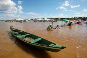 Marinha vem atuado em praias do Estado, 33  embarcaÃÂ§ÃÂµes foram abordadas em Couto e ConceiÃÂ§ÃÂ£o durante fim de semana