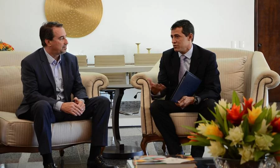 Ministro  promete envio de vacinas de meningite ao Tocantins neste mÃªs e quer cooperaÃÂ§ÃÂ£o financeira com o governo