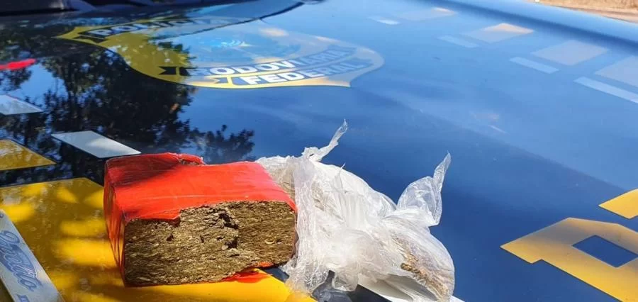 Jovem de 16 anos ÃÂ© apreendido com droga e dinheiro em Colinas do Tocantins por equipe da PRF