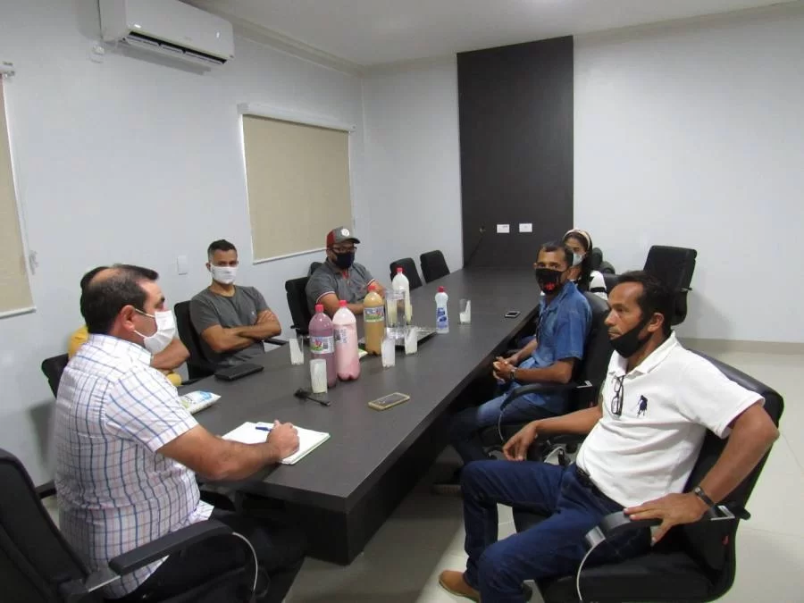 Parceria entre Prefeitura e empresa de LaticÃÂ­nio vai viabilizar implantaÃÂ§ÃÂ£o de uma unidade em Cariri