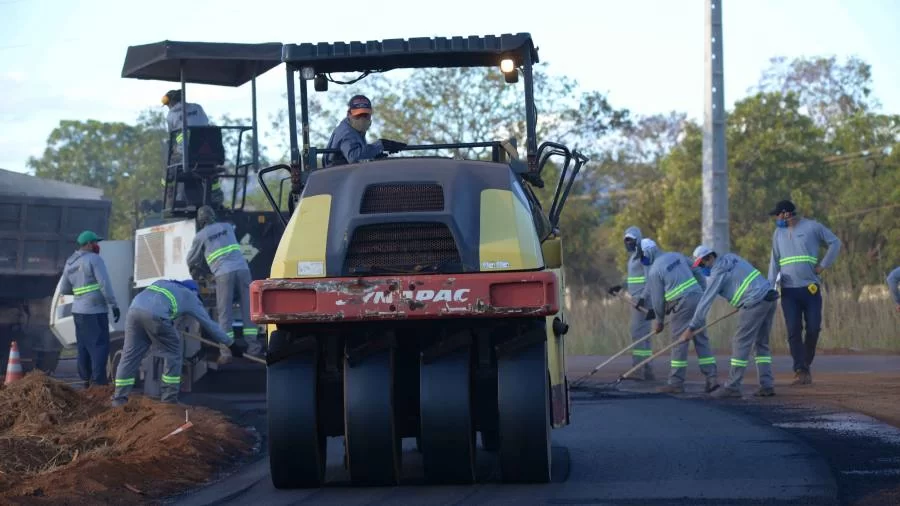 LO-04 ÃÂ© a primeira avenida de Palmas a receber asfalto com recursos do CAF