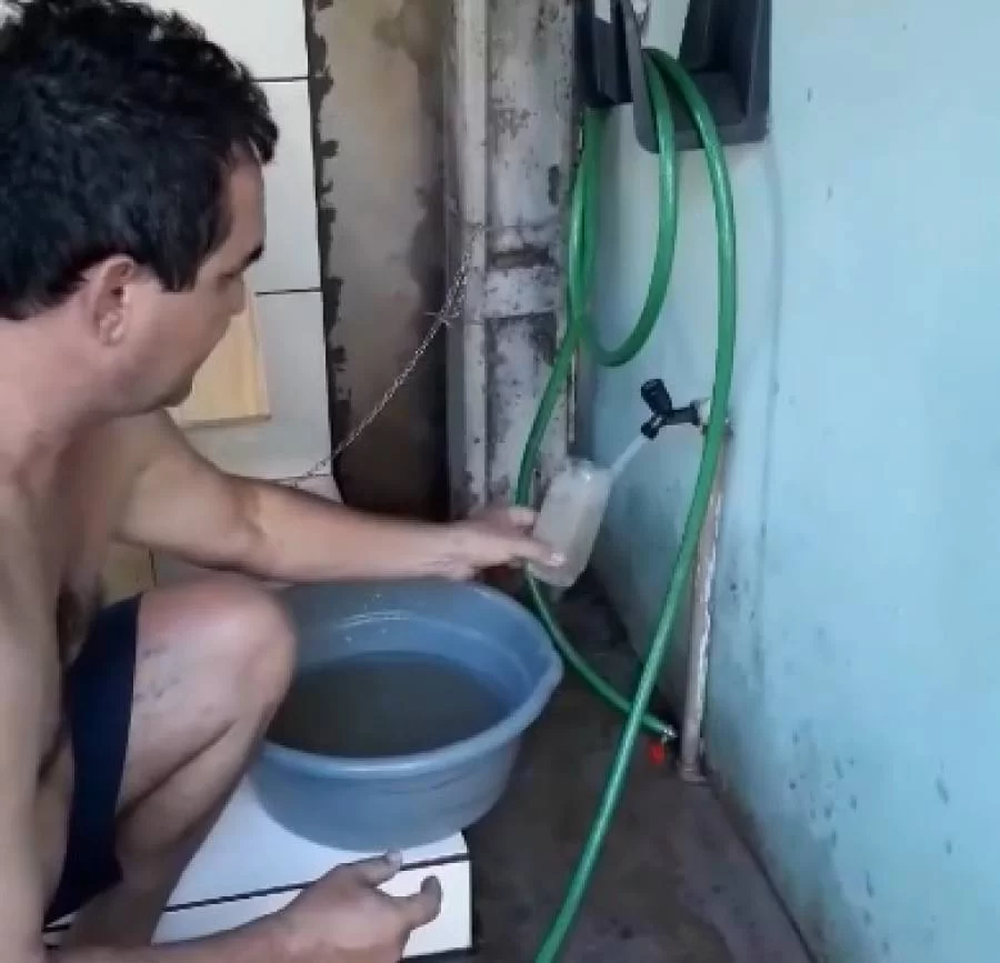 UsuÃÂ¡rio reclama de recebimento de ÃÂ¡gua nÃÂ£o potÃÂ¡vel em sua torneira pela BRK