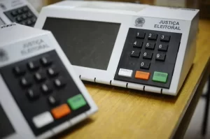 Partidos negam convergÃªncia de ideias e caminham em separado rumo a convenÃÂ§ÃÂ£o