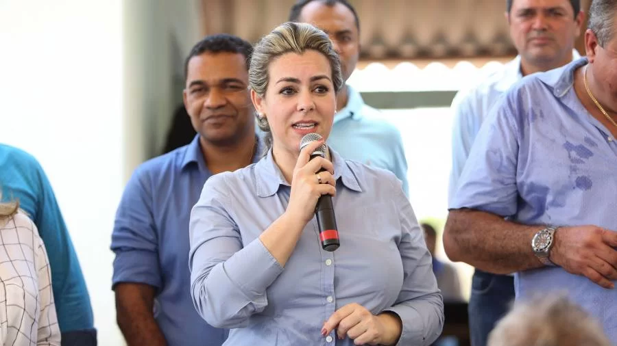 Pedido de impeachment da prefeita Cinthia Ribeiro ÃÂ© protocolado na CÃÂ¢mara de Palmas; Autor cita supostos crimes de responsabilidade