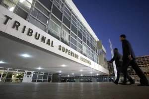 PrÃÂ©-candidatos apresentadores de rÃÂ¡dio e TV devem se afastar dos seus programas a partir de hoje (11)