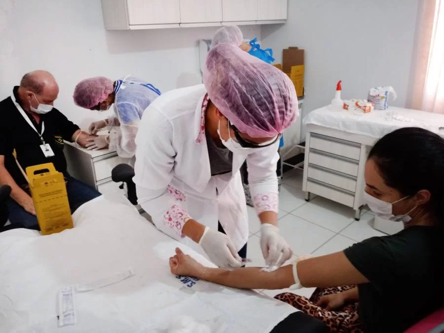 GuaraÃÂ­ comeÃÂ§a a testar profissionais da saÃÂºde para diagnÃÂ³stico da Covid-19; MunicÃÂ­pio investiu na aquisiÃÂ§ÃÂ£o de 2 mil testes rÃÂ¡pidos