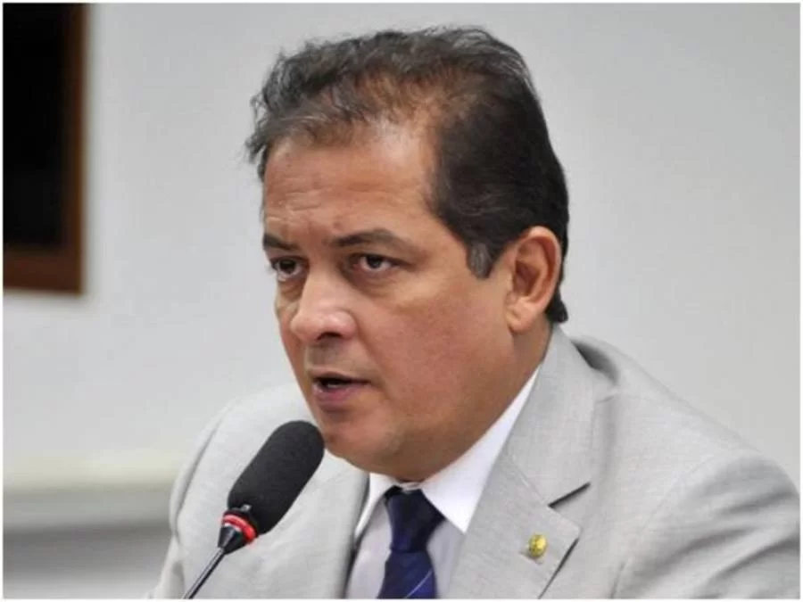 Com bom trÃÂ¢nsito em todos os grupos, Gomes avalia que momento ÃÂ© de reflexÃÂ£o