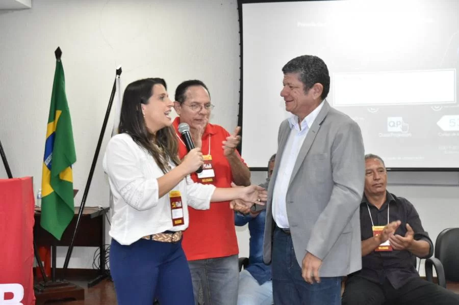 Germana abre mÃÂ£o de disputa e Pc do B escolhe Ivory de Lira para o pleito