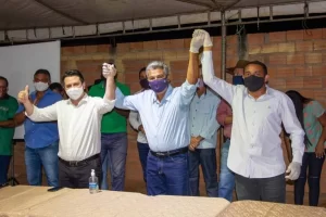 Em Palmeirante, Charles Rodrigues lanÃÂ§a prÃÂ©-candidatura com presenÃÂ§a de Tiago Dimas