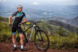 Giuliana Morgen defende a lideranÃÂ§a do ranking durante Campeonato Brasileiro de MTB