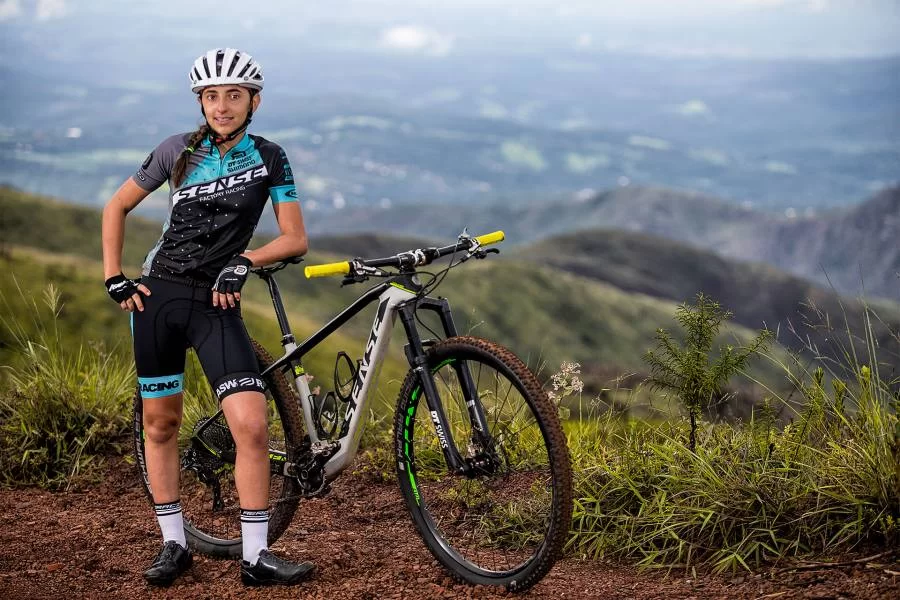 Giuliana Morgen defende a lideranÃÂ§a do ranking durante Campeonato Brasileiro de MTB