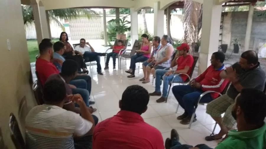 CandidatÃÂ­ssima a reeleiÃÂ§ÃÂ£o, AmÃÂ¡lia Santana, visita bases no interior do TO