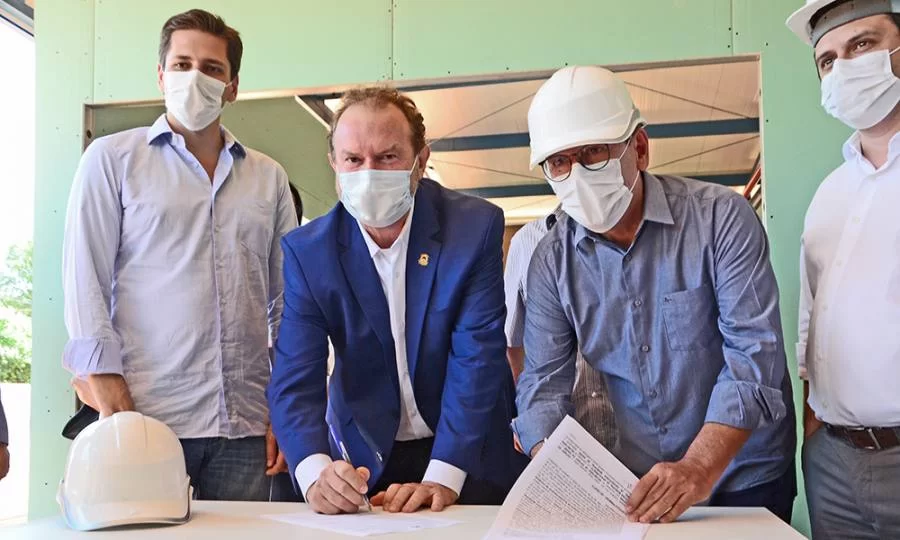 Carlesse visita AraguaÃÂ­na assina aporte financeiro e coloca oposiÃÂ§ÃÂ£o e situaÃÂ§ÃÂ£o na mesma mesa