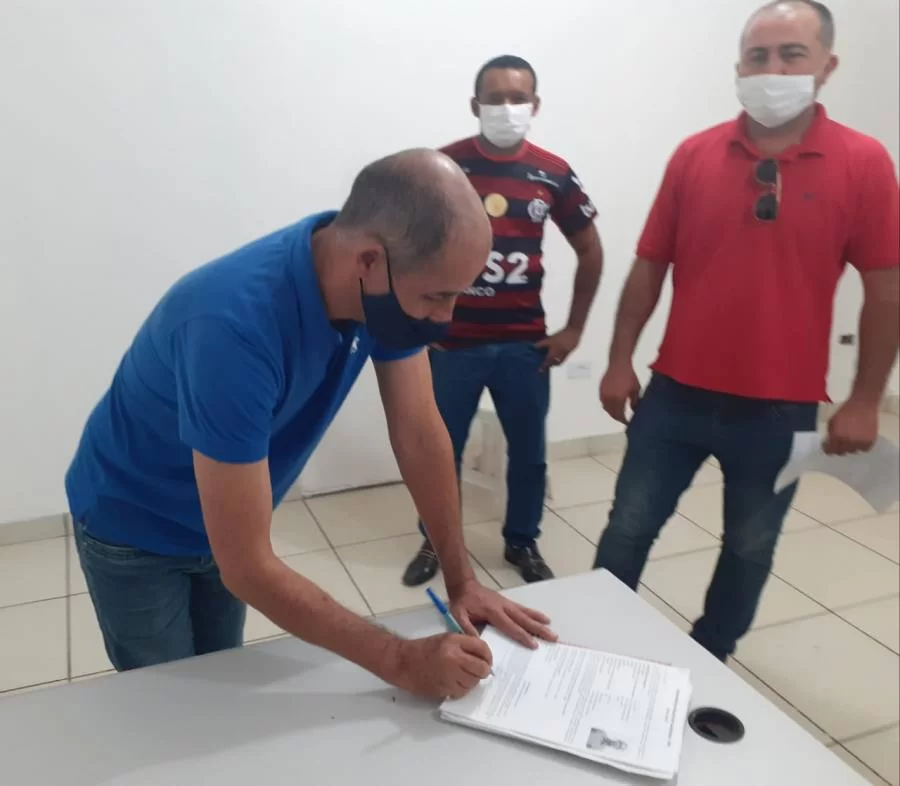 JÃÂºlio CÃÂ©sar Brasil e Joaquim Miranda sÃÂ£o os primeiros a registrar candidatura a prefeito da cidade de Couto MagalhÃÂ£es do Tocantins