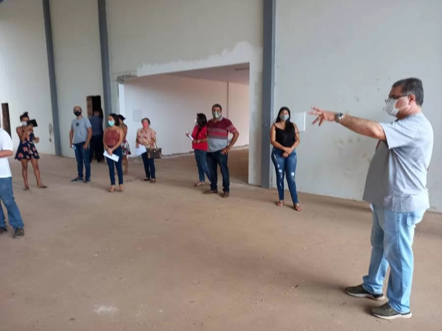 Adriano Rabelo leva os prÃÂ©-candidatos a vereadores de Colinas para conheceram as obras realizadas na cidade