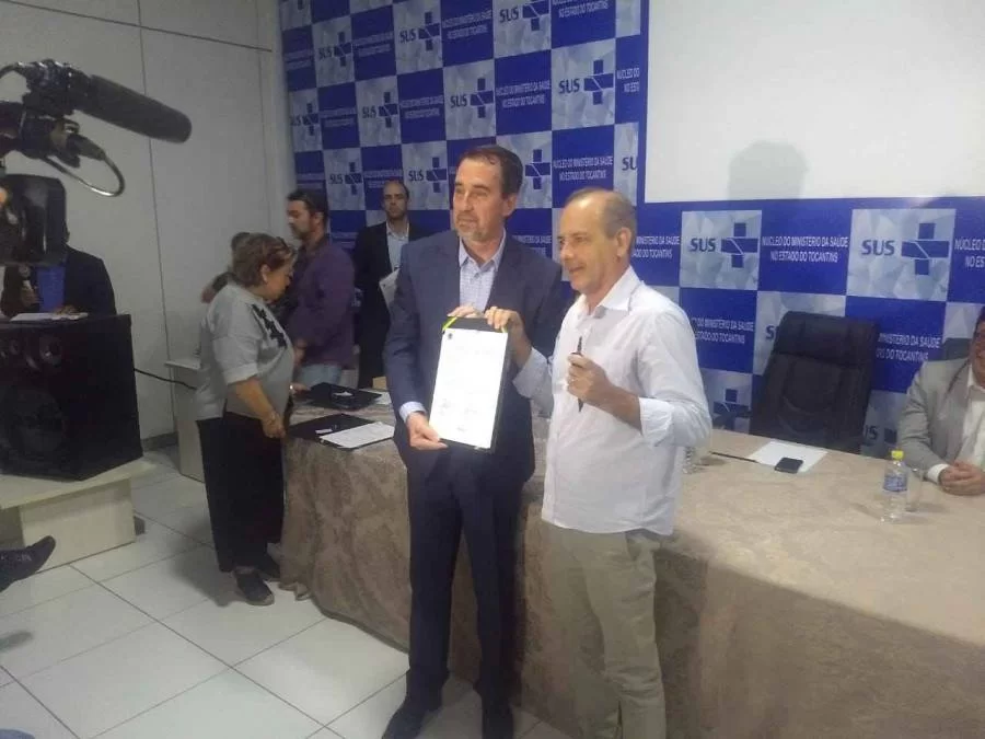 SecretÃÂ¡rio recebe camionete para VigilÃÂ¢ncia SanitÃÂ¡ria