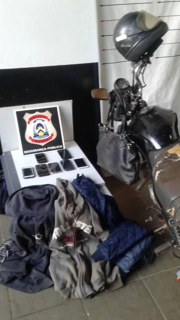 PolÃÂ­cia Civil apreende adolescente suspeito de cometer vÃÂ¡rios atos infracionais de roubo em GuaraÃÂ­